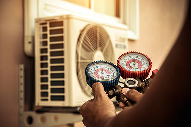 Professional Hvac technician working in Paris, AR